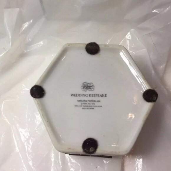 VTG 1976 Wedding Keepsake Trinket Box Porcelain Hinged Japan Romantic Cottagecor - Picture 7 of 7